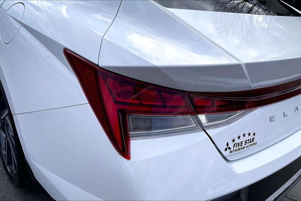 2025 Hyundai Elantra Hybrid Limited